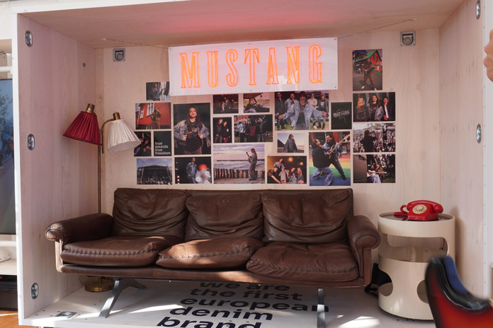 Mustang Lounge